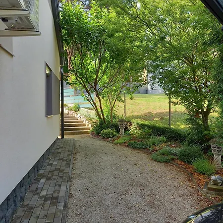 Victorio Vendeghaz Mely Ut 24 Holiday home